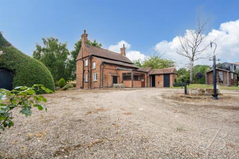 Main Street, Kneesall, Newark
