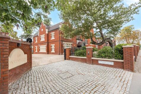 Convent Close, Upminster, RM14