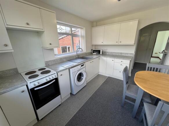 2 bed Semi-Detached Bungalow for sale Image 7
