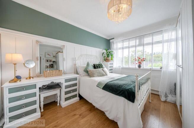 4 bed Semi-Detached Bungalow for sale Image 11