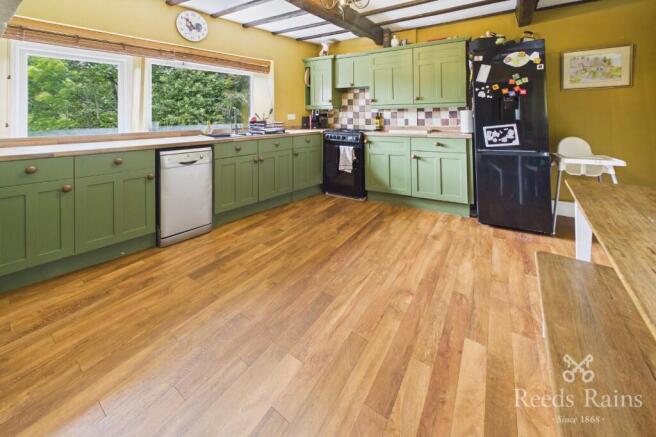 2 bed Semi-Detached for sale Image 8