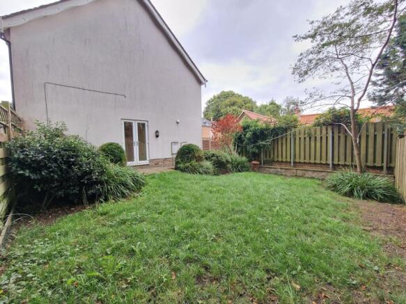 2 bed Terraced to rent Image 8