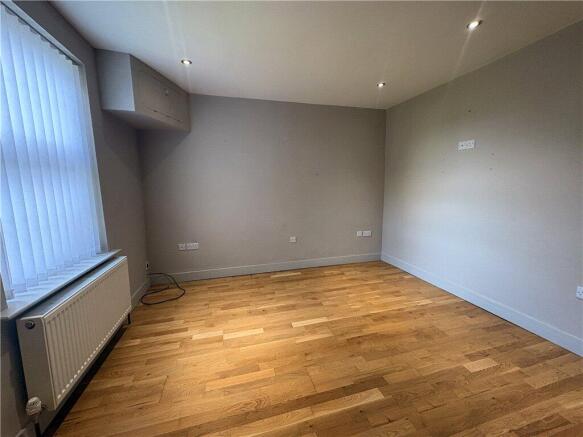 3 bed Terraced to rent Image 6