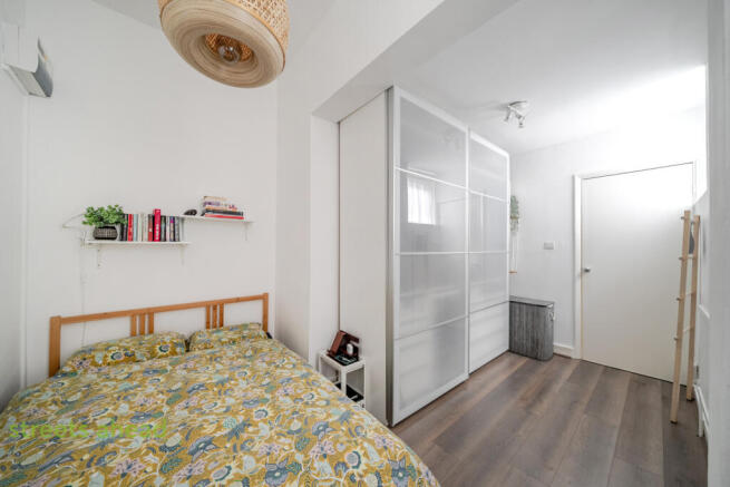 d9ffafc6-7402-40a...