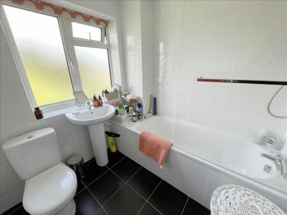 BATHROOM/WC