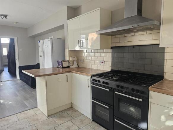 5 bed House Share to rent Image 10