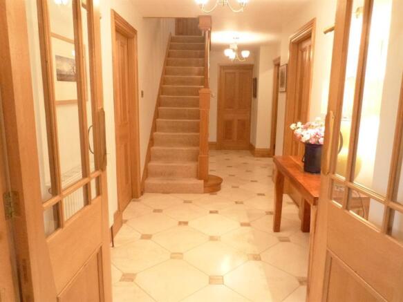 ENTRANCE HALLWAY IMAGE THREE