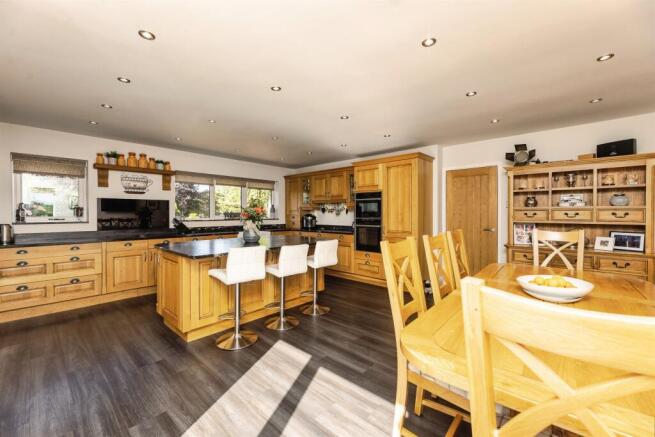 3 bed Detached Bungalow for sale Image 7