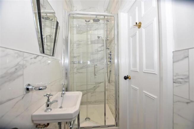 2 bed Apartment to rent Image 8