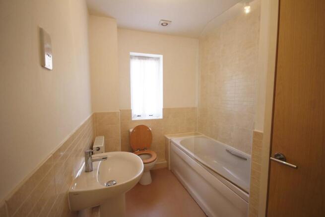 17 ALfred Knights- Bathroom.JPG