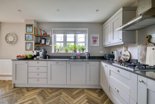Great family home in desirable village of Wedmore photo 4