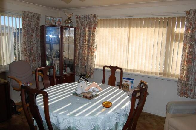BEDROOM/DINING ROOM