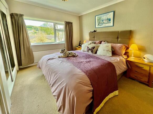 7 Laywell Close 16.JPG
