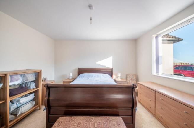 DOWNSTAIRS BED 1 03.jpg