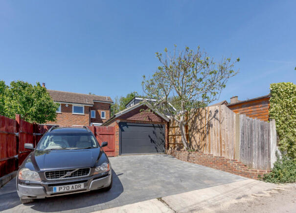Garage/driveway