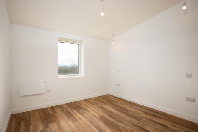 4 bed Semi-Detached for sale Image 6