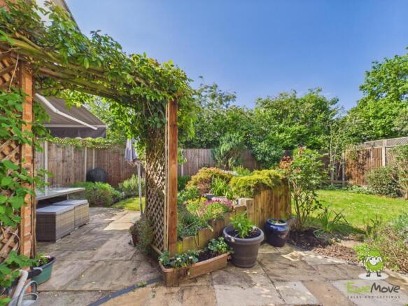 EweMove Estate Agents Basingstoke - Saffron Close 