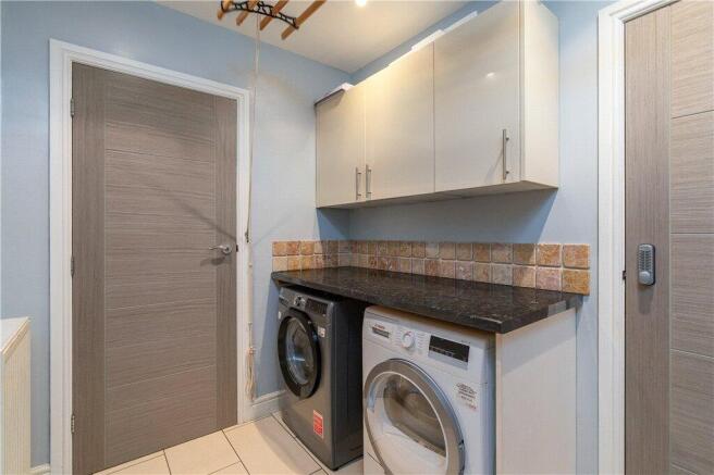 4 bed Semi-Detached for sale Image 11