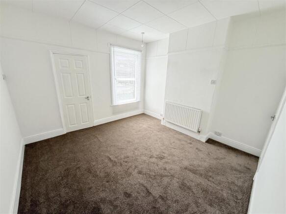 3 bed Terraced to rent Image 5