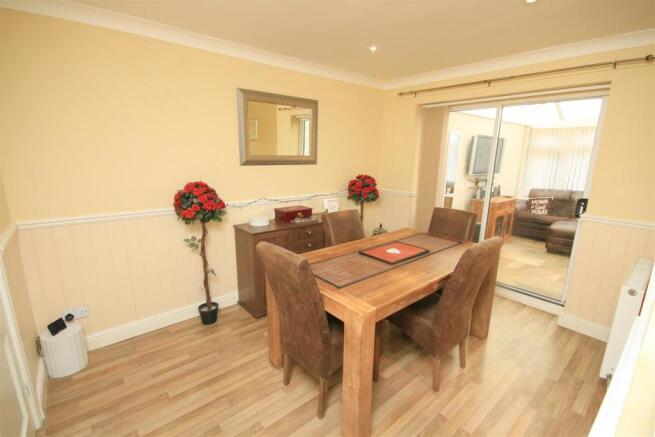 SEPARATE DINING ROOM