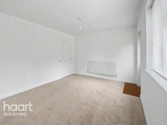 Foxburrows Avenue, Guildford photo 4