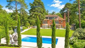 3 Martello Place, Martello Road, Poole BH13 7DQ
