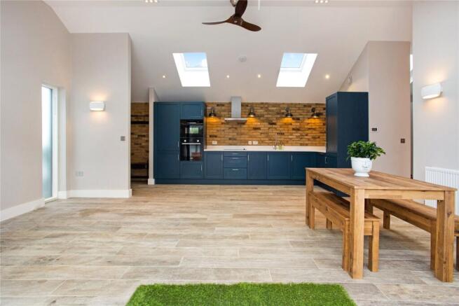 Amber House, Kenley