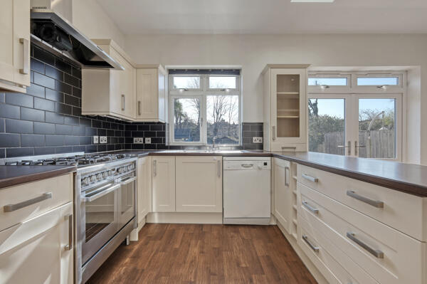 Howard Road, Upminster, Essex photo 5