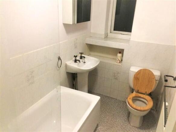 2 bed Flat for sale Image 6