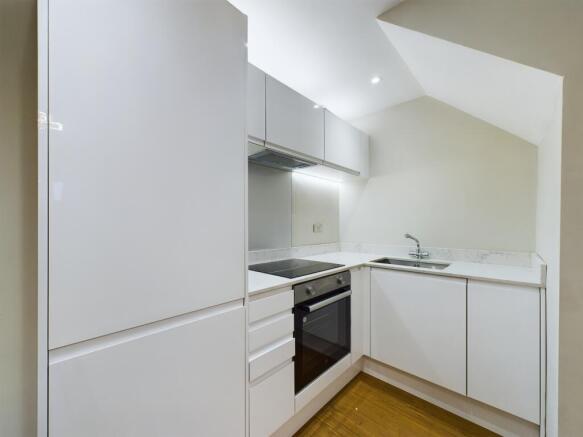 CAM02136G0-PR0117-STILL005