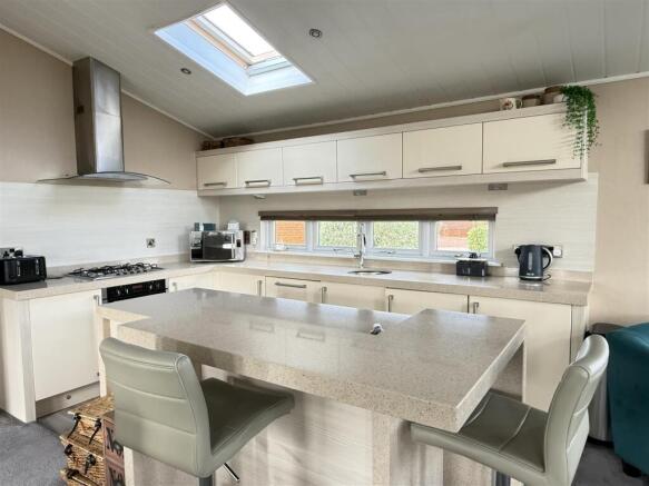3 bed Park Home for sale Image 5
