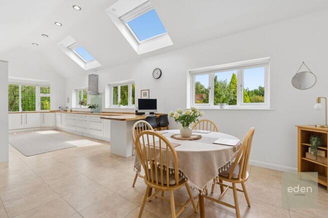 KITCHEN/DINER/FAMILY AREA