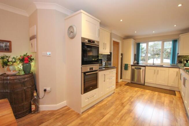 Lark Rise, Yate, BS37 photo 4