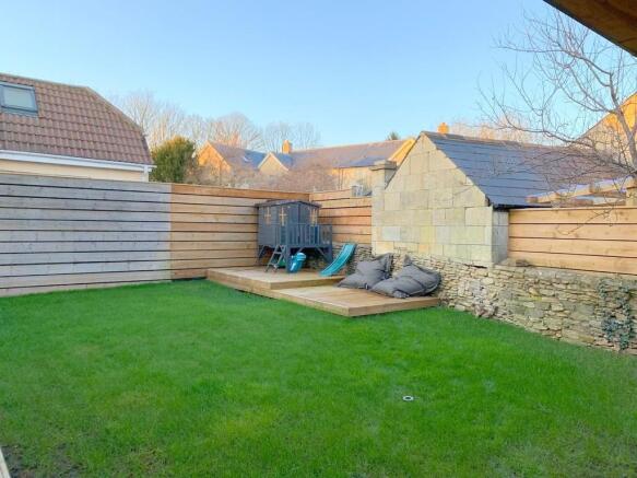 REAR GARDEN (Phot...