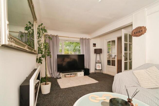 3 bed Semi-Detached for sale Image 6