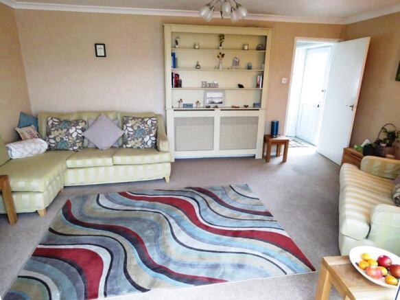 Lounge 1.JPG