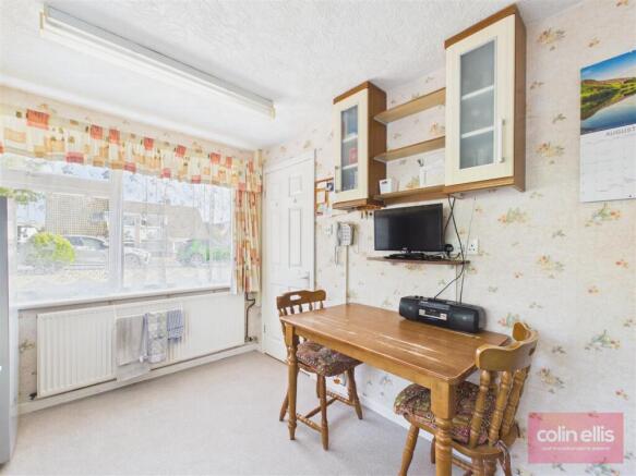 2 bed Semi-Detached Bungalow for sale Image 8