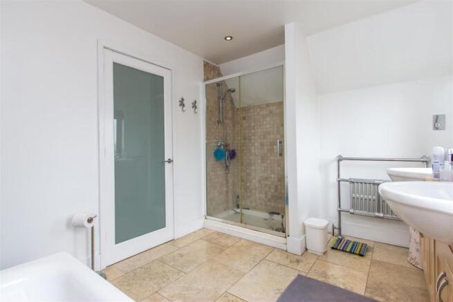 Master En Suite.jpg
