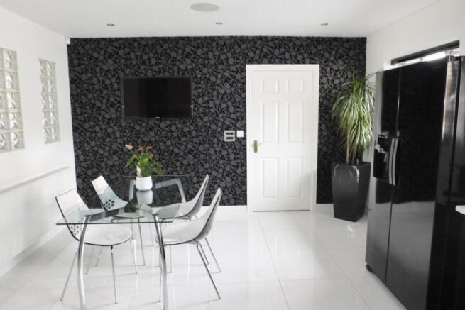 kitchen/dining room