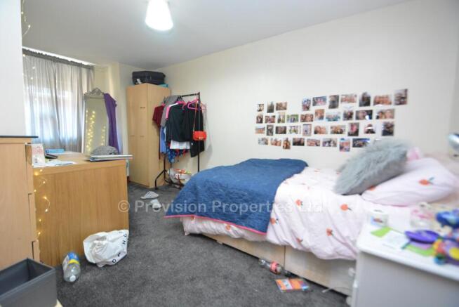 6 bed Terraced to rent Image 8