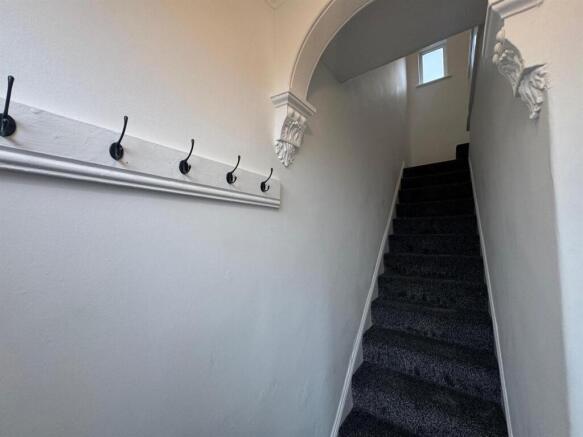 2 bed Terraced to rent Image 12