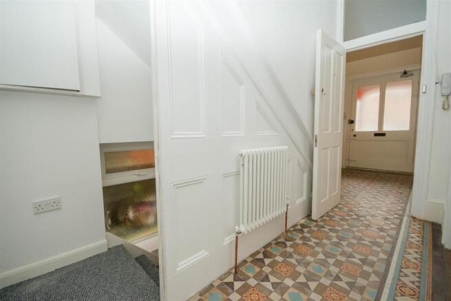 Entrance hall - King