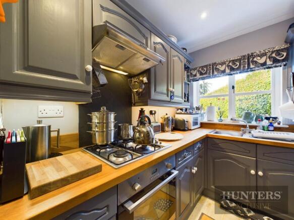 6 bed Detached for sale Image 9