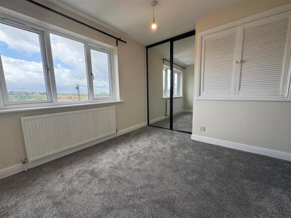 2 bed Town House to rent Image 5