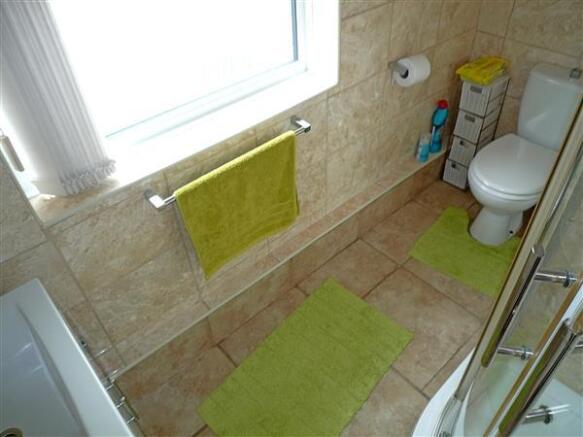 SHOWER BATHROOM: