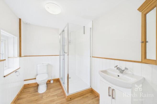 5 bed Detached for sale Image 12