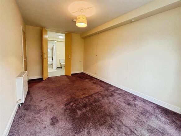 2 bed Flat for sale Image 7