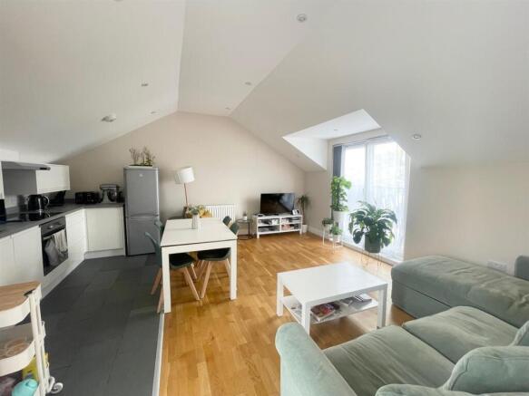 Open Plan Lounge Kitchen