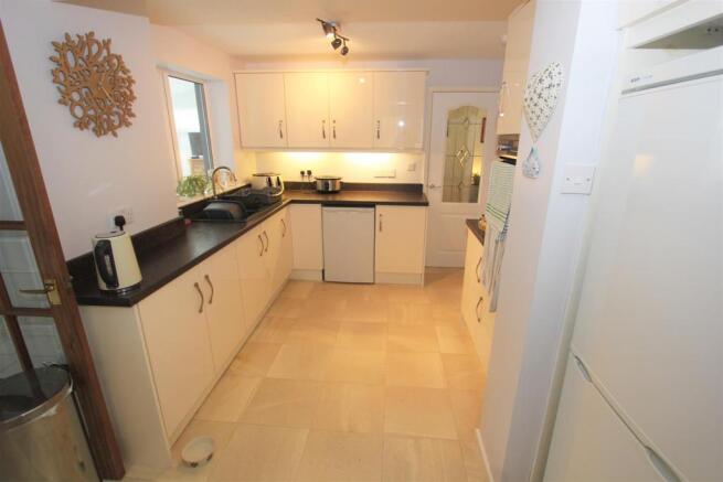 Kitchen2.jpg