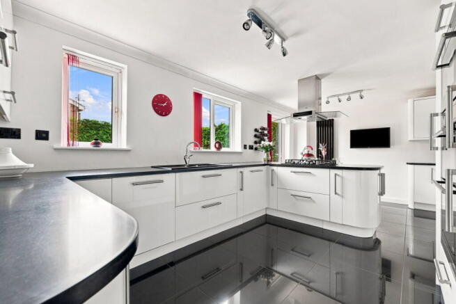 3 bed Detached for sale Image 6